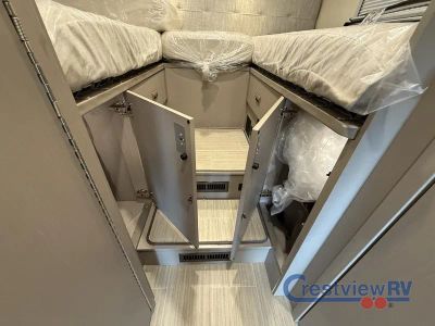 2027 Winnebago Navion - Photo 23