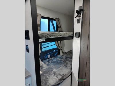 2026 Venture RV SportTrek Stinger Lite — photo 32 view