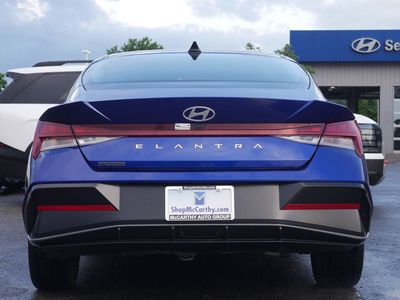 2025 Hyundai Elantra - Photo 15