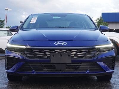 2025 Hyundai Elantra - Photo 5