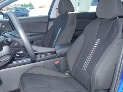 2025 Hyundai Elantra - Photo 7