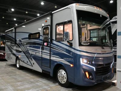 2026 Fleetwood BOUNDER — front three-quarter view