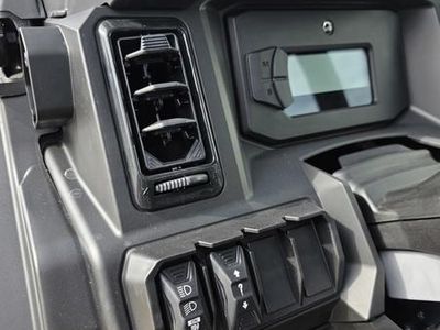 2026 Can-Am Defender MAX XT CAB HD11 - Photo 8