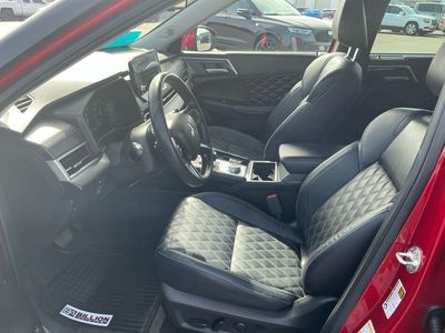 2023 Mitsubishi Outlander — photo 9 view
