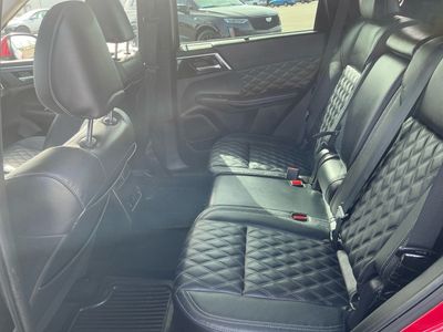 2023 Mitsubishi Outlander — photo 16 view