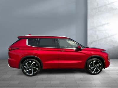 2023 Mitsubishi Outlander — photo 7 view