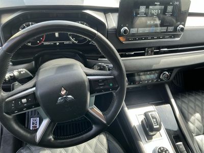 2023 Mitsubishi Outlander — photo 14 view