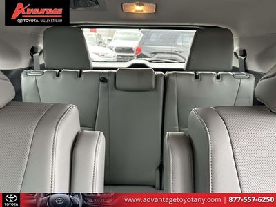 2023 Toyota Highlander Hybrid — photo 14 view