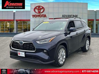 2023 Toyota Highlander Hybrid — interior view