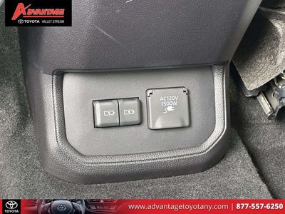 2023 Toyota Highlander Hybrid — photo 17 view