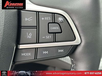 2023 Toyota Highlander Hybrid — photo 28 view
