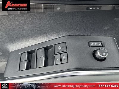 2023 Toyota Highlander Hybrid — photo 22 view