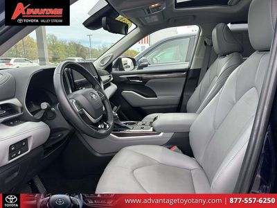 2023 Toyota Highlander Hybrid — photo 20 view
