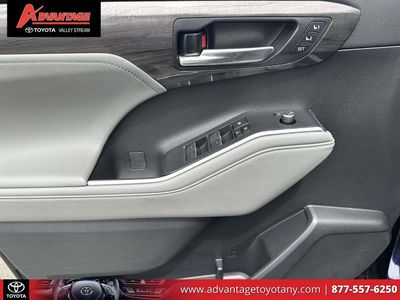 2023 Toyota Highlander Hybrid — photo 21 view
