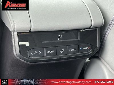 2023 Toyota Highlander Hybrid — photo 16 view