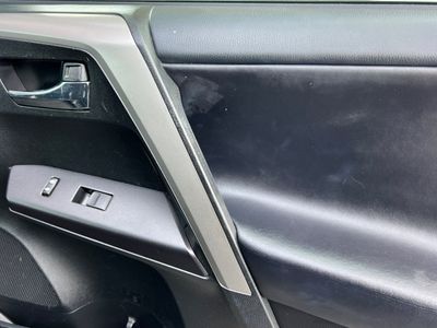 2018 Toyota RAV4 - Photo 9