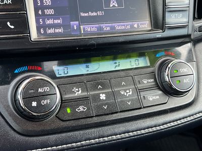 2018 Toyota RAV4 - Photo 12
