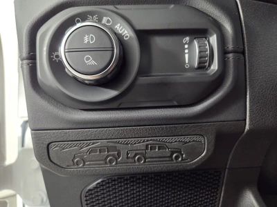 2026 Jeep Gladiator — photo 16 view