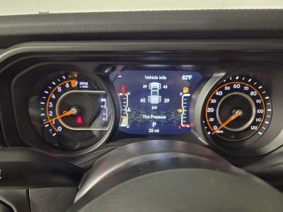 2026 Jeep Gladiator — photo 12 view