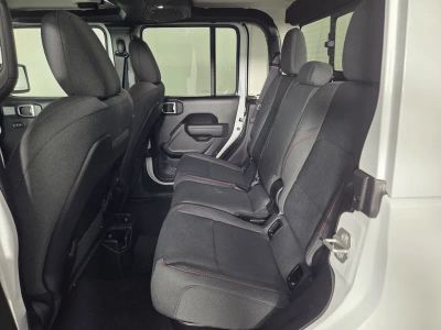 2026 Jeep Gladiator — photo 18 view