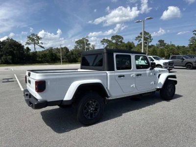 2026 Jeep Gladiator — side profile view