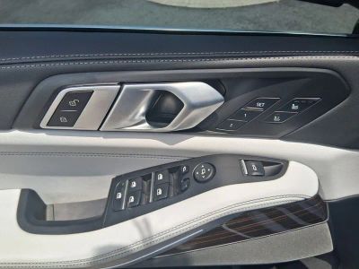 2025 BMW X5 — detail view