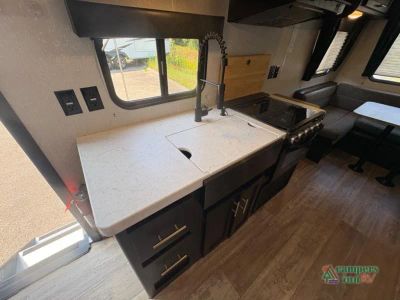 2021 Forest River RV Cherokee Grey Wolf — photo 16 view