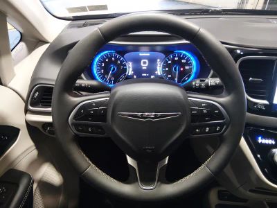 2024 Chrysler Pacifica - Photo 12