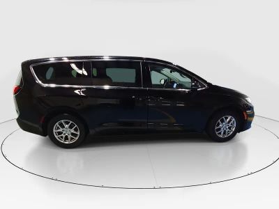 2024 Chrysler Pacifica - Photo 8