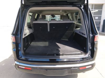 2024 Jeep Wagoneer L — photo 11 view