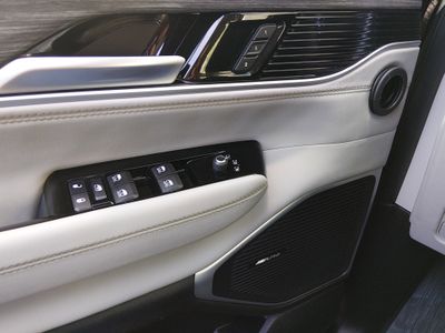 2024 Jeep Wagoneer L — photo 21 view