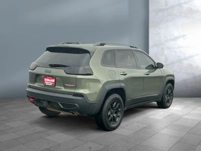 2019 Jeep Cherokee — engine compartment view