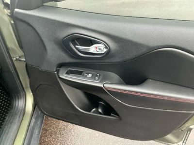 2019 Jeep Cherokee — photo 21 view