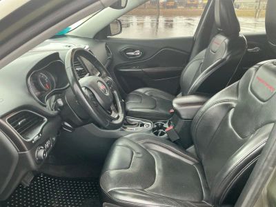 2019 Jeep Cherokee — photo 9 view