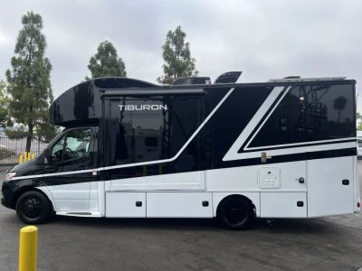 2025 Thor Motor Coach TIBURON — photo 18 view