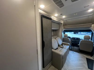 2025 Thor Motor Coach TIBURON — photo 11 view