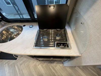 2025 Thor Motor Coach TIBURON — photo 8 view