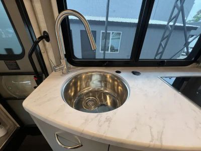 2025 Thor Motor Coach TIBURON — photo 7 view