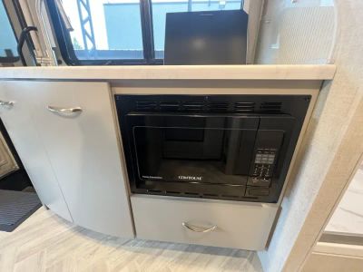 2025 Thor Motor Coach TIBURON — photo 9 view