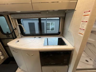 2025 Thor Motor Coach TIBURON — photo 10 view