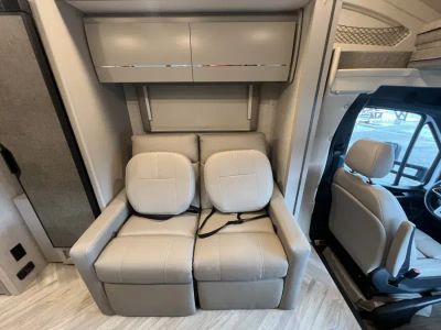 2025 Thor Motor Coach TIBURON — photo 12 view