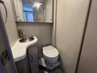 2025 Thor Motor Coach TIBURON — photo 13 view