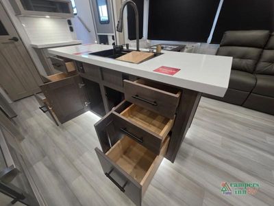 2026 Grand Design Influence — photo 41 view