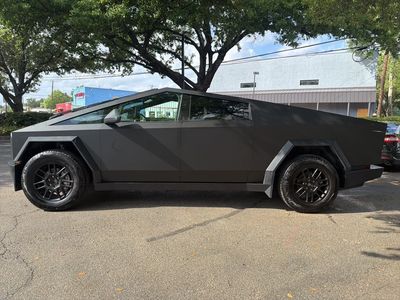 2024 Tesla Cybertruck - Photo 4