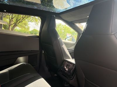 2024 Tesla Cybertruck - Photo 22
