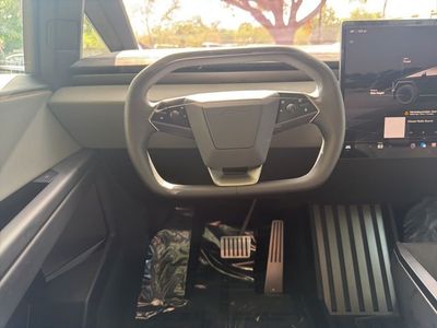 2024 Tesla Cybertruck - Photo 18