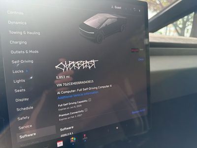 2024 Tesla Cybertruck - Photo 28