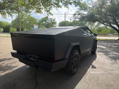 2024 Tesla Cybertruck - Photo 7