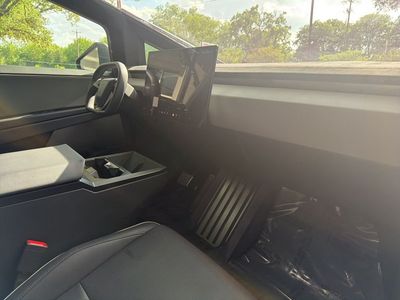 2024 Tesla Cybertruck - Photo 25