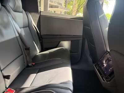 2024 Tesla Cybertruck - Photo 24